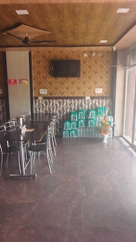 the pachouri hotel and restaurent