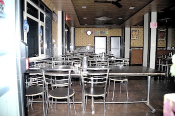 The Pachouri Hotel & Restaurent,,3 star