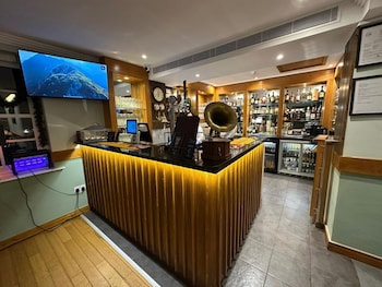 The Bell And Bottle,,3 star