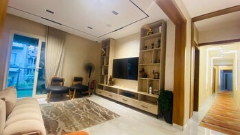 golden season hotel
