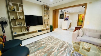 golden season hotel