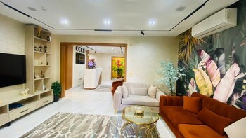 golden season hotel