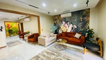 golden season hotel