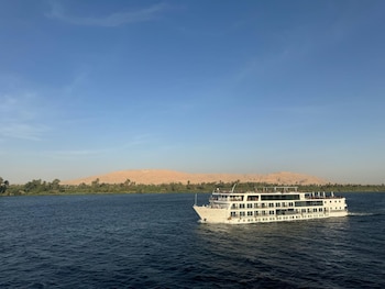 golden season hotel