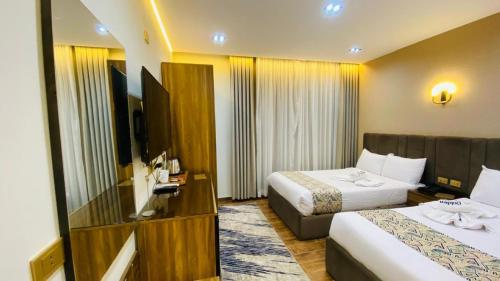 golden season hotel