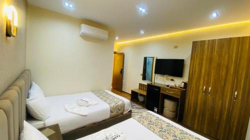 golden season hotel