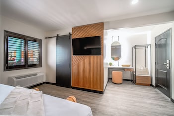 Lyfe Inn & Suites By Aga- North Hollywood Universal Studios,,2 star