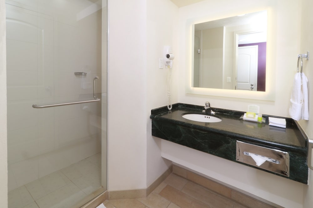 holiday inn reynosa industrial poniente by ihg
