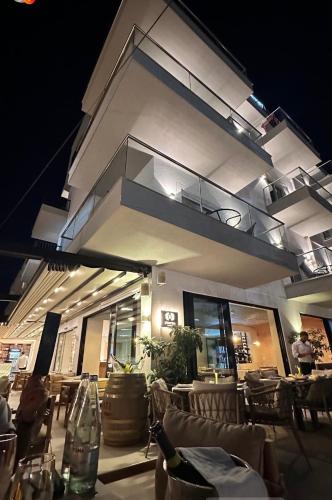 avenue hotel