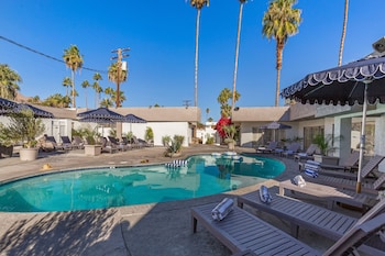 Casa Oliver Hotel & Resort - A Gay Men's Resort,535 S Warm Sands Dr,2 star