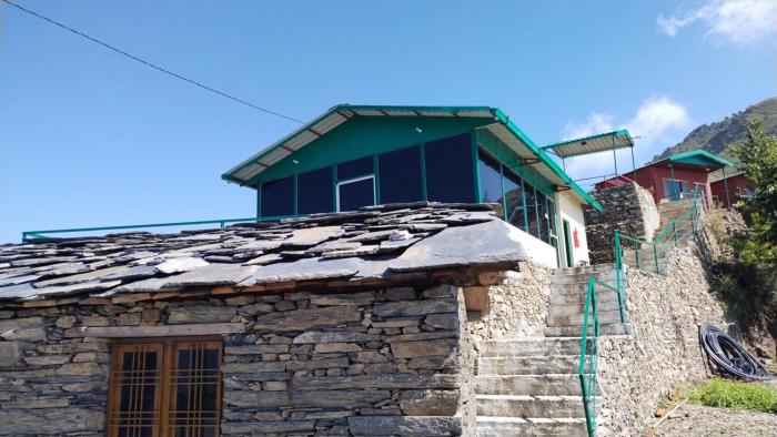 deodar inn resort