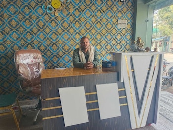 Hotel Leela Palace,,2 star