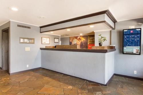 red lion hotel monterey