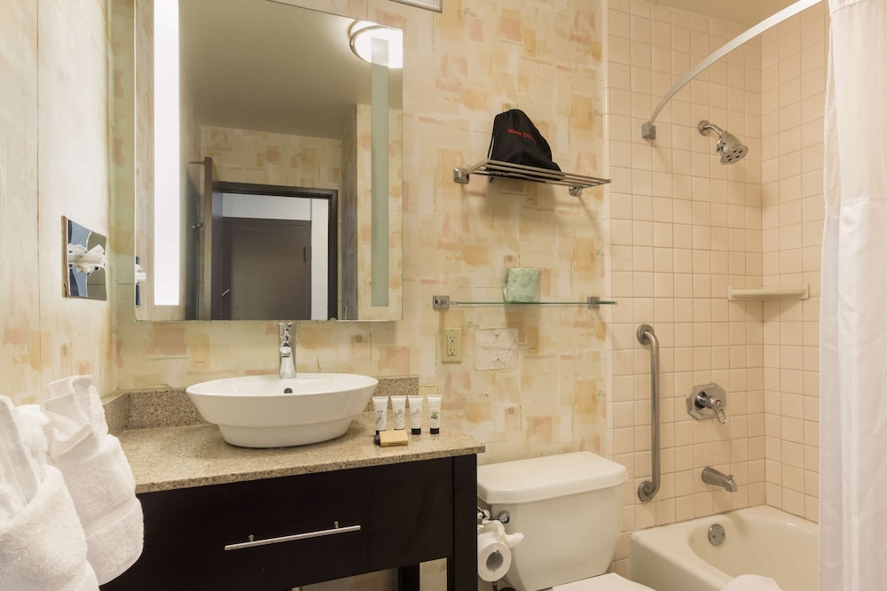 red lion hotel monterey