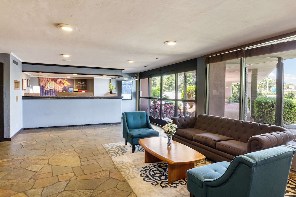 red lion hotel monterey