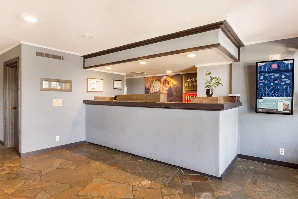 red lion hotel monterey