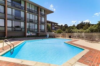 red lion hotel monterey