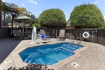 red lion hotel monterey