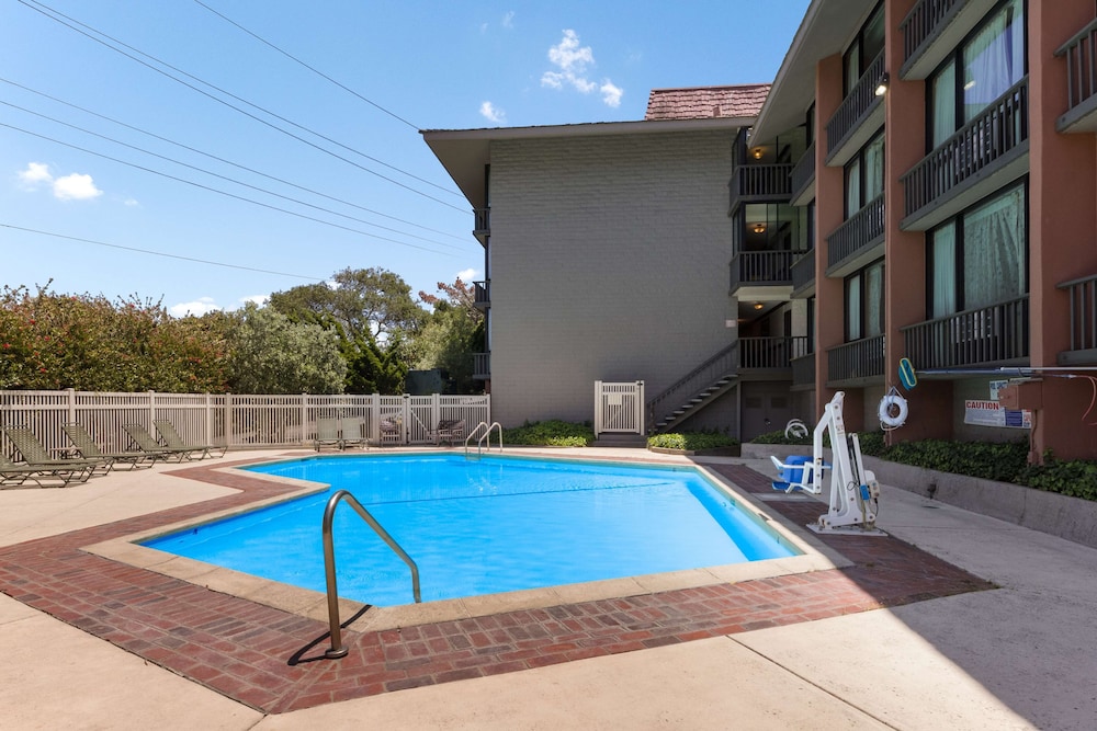 red lion hotel monterey