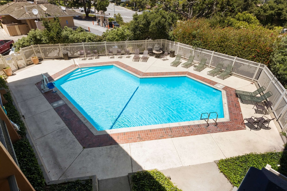 red lion hotel monterey