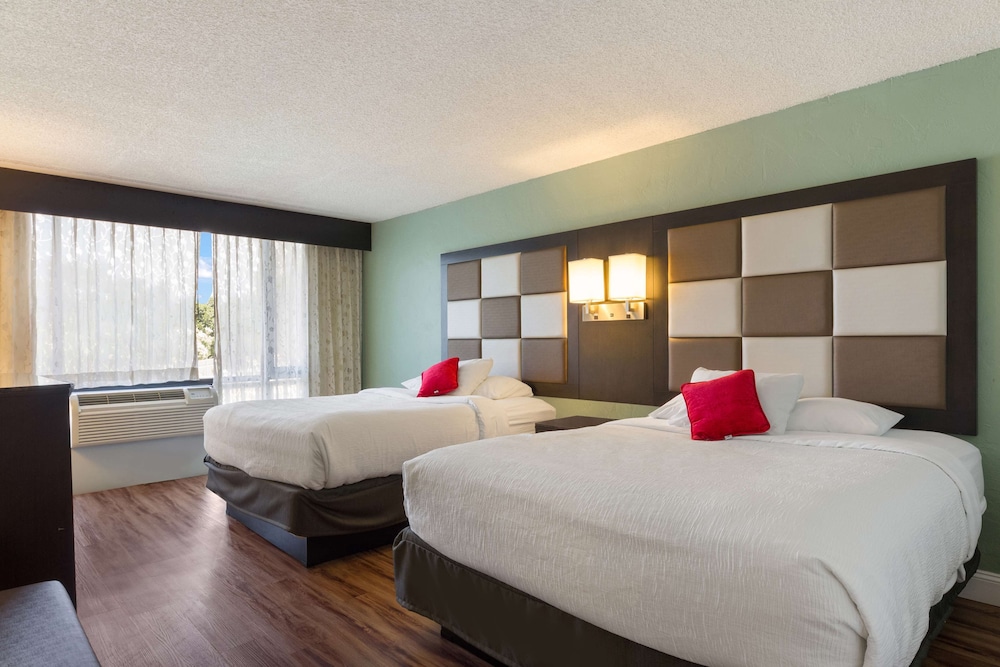 red lion hotel monterey