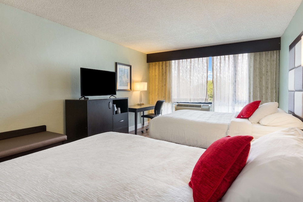 red lion hotel monterey