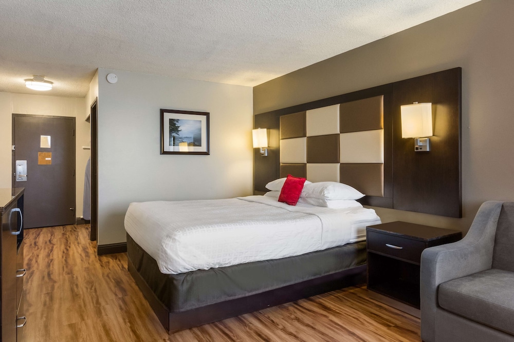 red lion hotel monterey