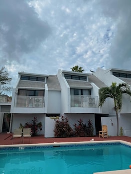 the island garden hotel