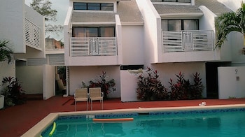 The Island Garden Hotel,,2 star