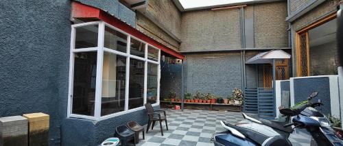 Sargam Stays Kasol,,2 star