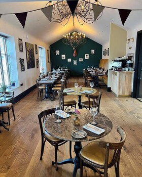 The Kings Head Inn,,3 star