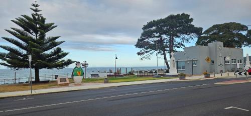 penguin retreat