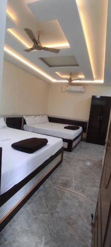 Sri Vasavi Residency,,2 star