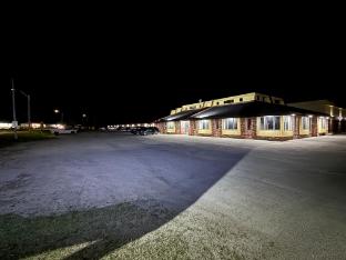 zero 100 motor inn