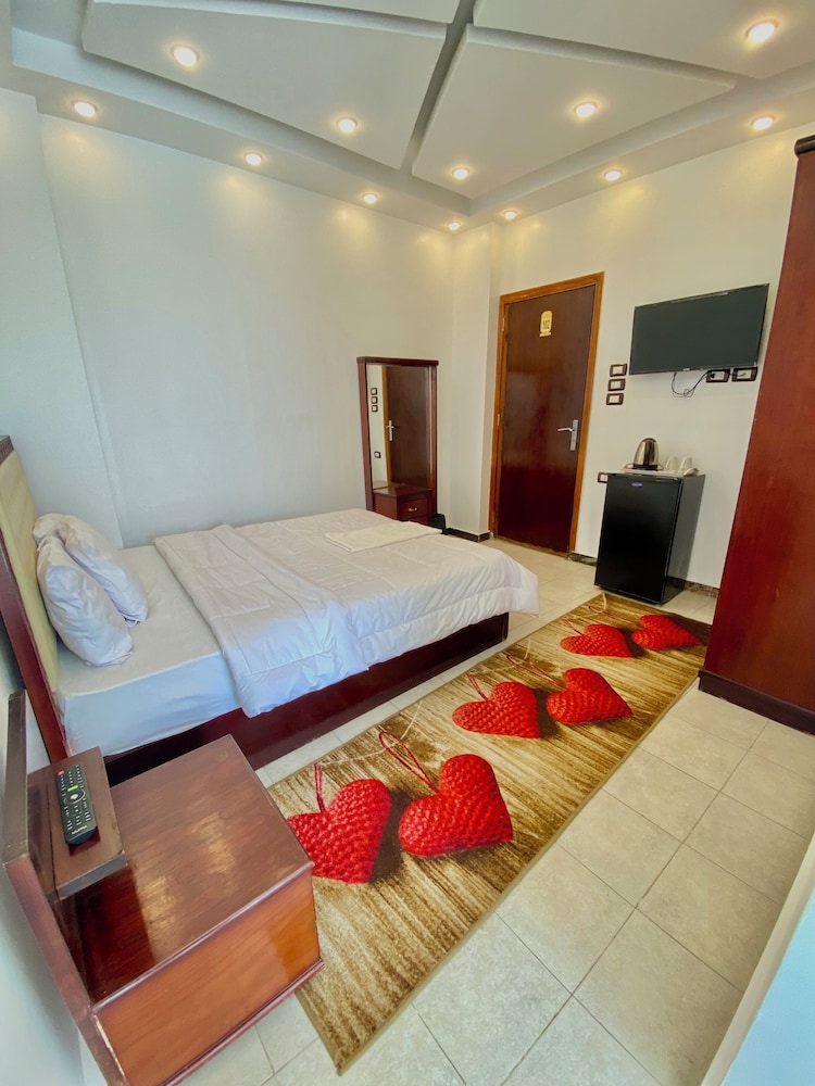 enjoy giza pyramids hotel