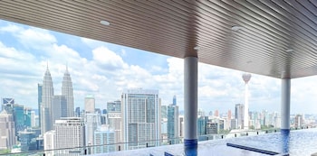 the colony luxe klcc view sky pool