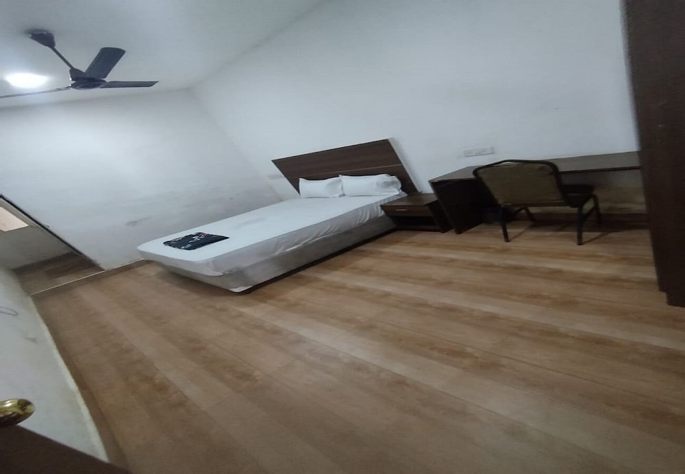 elite residency tambaram