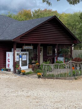 The Woods Lodging,,2 star