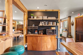Green Acres Retreat,,2 star