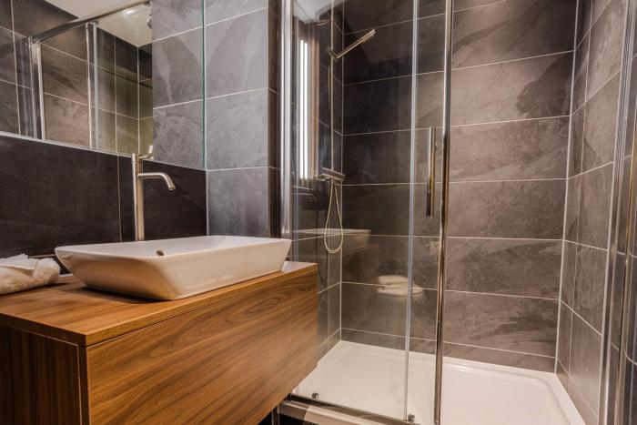 midori suite 2br city views