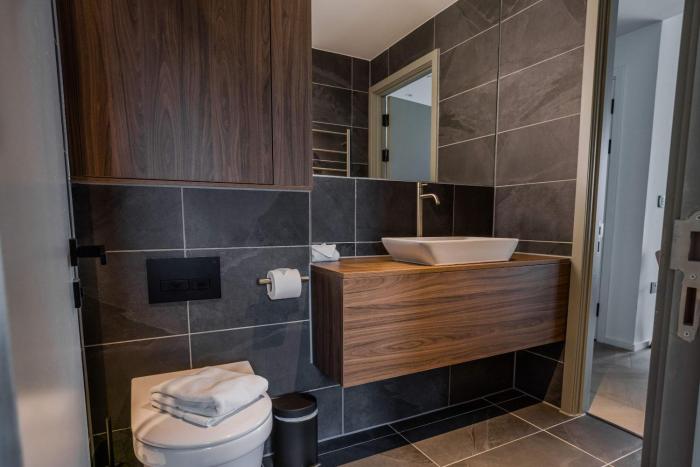 midori suite 2br city views