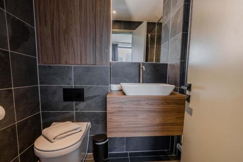 midori suite 2br city views
