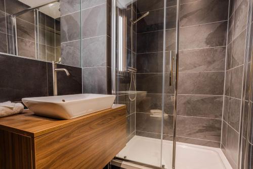 midori suite 2br city views