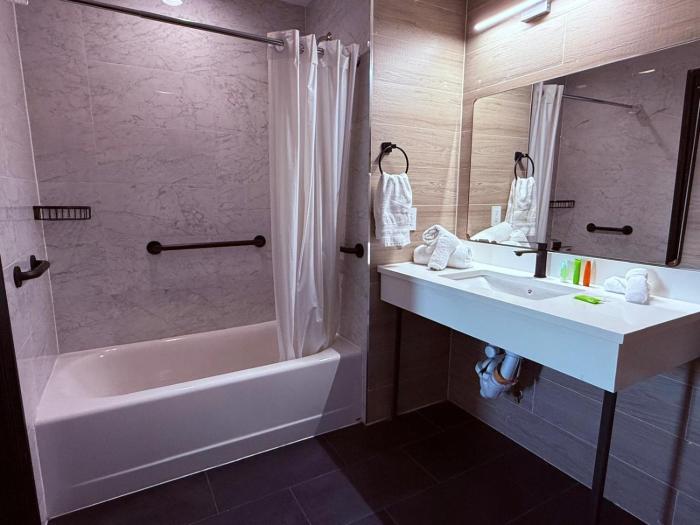 bkway hotel brooklyn