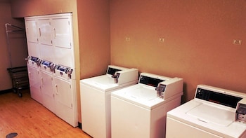 Birch Hill Suites South Bend,52825 State Hwy 933,2 star