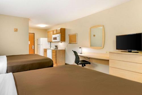 Birch Hill Suites South Bend,52825 State Hwy 933,2 star