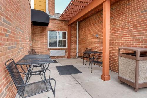 Birch Hill Suites South Bend,52825 State Hwy 933,2 star
