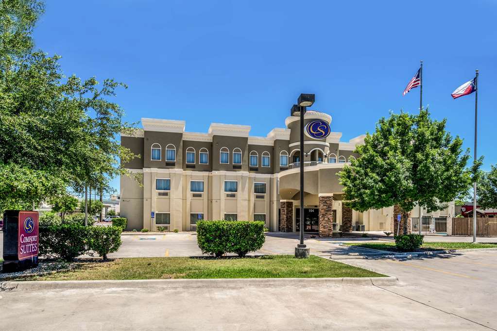 comfort suites near texas state university