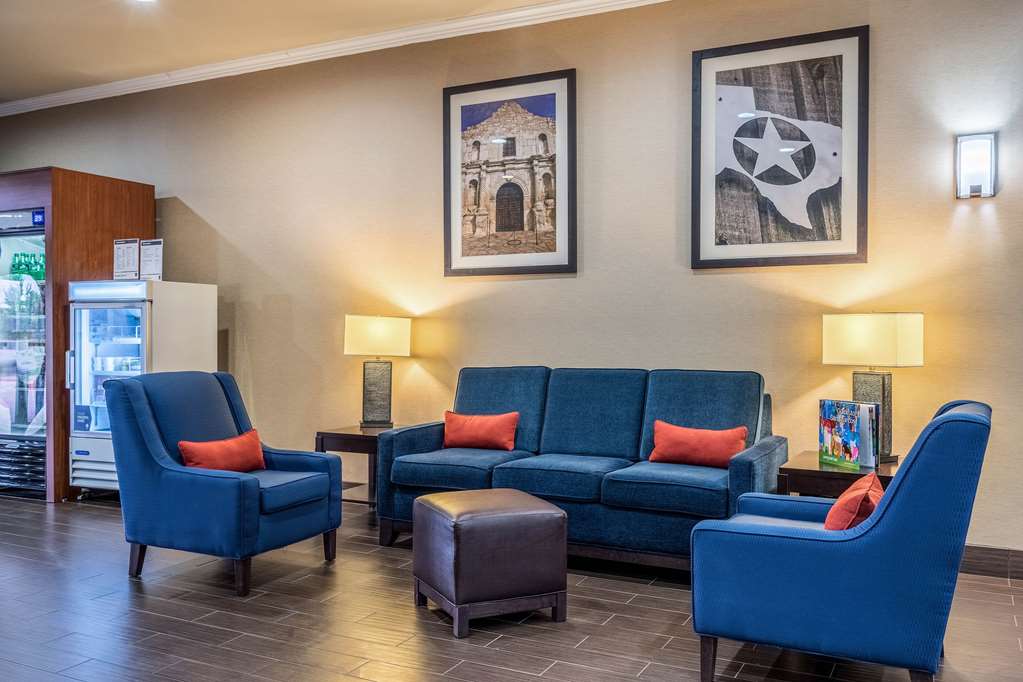comfort suites near texas state university