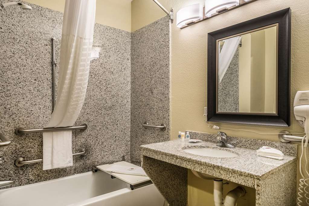 comfort suites near texas state university